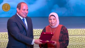 الرئيس السيسي يكرم علماء الأزهر ووزارة الأوقاف