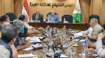 نائب محافظ الجيزة يتابع أعمال اللجنة الخاصة بحصر وتصنيف المناطق السكنية