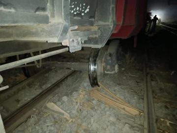 تيسير حركة القطارات بالتبادل بعد خروج قطار بضائع عن القضبان ببني سويف