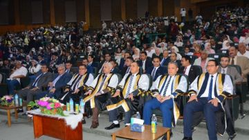 حقوق أسيوط تحتفل بتخريج الدفعة السادسة من برنامج اللغة الإنجليزية