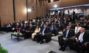 رئيس اتحاد الغرف التجارية: علينا أن نعمل بأسرع ما يمكن على توفير حرية انتقال رجال الأعمال ورؤوس الأموال والسلع والخدمات وإنشاء الشركات ومنح الأفضلية للشركات التونسية والمصرية في مختلف المجالات رئيس اتحاد الغرف التجارية: علينا أن نعمل بأسرع ما يمكن على توفير حرية انتقال رجال الأعمال ورؤوس الأموال والسلع والخدمات وإنشاء الشركات ومنح الأفضلية للشركات التونسية والمصرية في مختلف المجالات