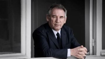 سقوط الحكومة الفرنسية بعد موافقة 364 عضوا فى الجمعية الوطنية