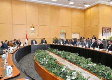 وزير الإسكان ورئيس العربية للتصنيع يتابعان موقف تنفيذ مشروعات حياة كريمة 