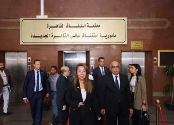 وزير العدل يفتتح غرفتين مؤمنتين مخصصتين للمرأة ضحية العنف بمحكمة القاهرة الجديدة وزير العدل يفتتح غرفتين مؤمنتين مخصصتين للمرأة ضحية العنف بمحكمة القاهرة الجديدة