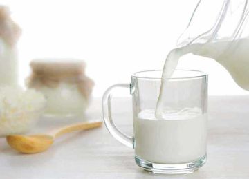 اللبن كامل الدسم ولا خالي الدسم؟ .. أيهما أفضل لصحتك اليومية؟ اللبن كامل الدسم ولا خالي الدسم؟ .. أيهما أفضل لصحتك اليومية؟