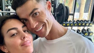 جورجينا تبهر متابعيها بإطلالة أنيقة.. صور