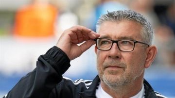 فريق ألماني يهدد تعاقد الأهلي مع السويسري أورس فيشر.. تفاصيل