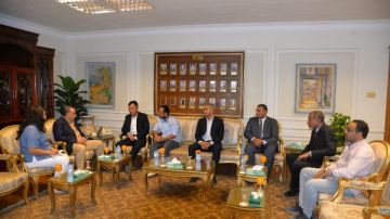 محافظ أسيوط يبحث تعزيز التعاون في مجالات الأعلاف والثروة الحيوانية مع الصين