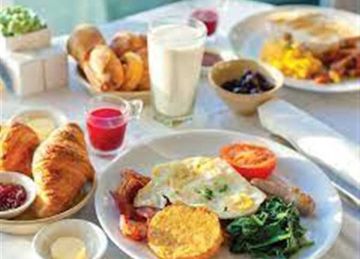  مسألة حياة أو موت .. أضرار تناول وجبة الإفطار في وقت متأخر (دراسة)