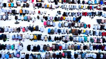 أحكام مهمة لمن يأتي متأخرا في صلاة الجماعة.. تعرف عليها