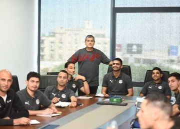 أوسكار يراجع حالات الـ VAR مع حكام الدوري المصري