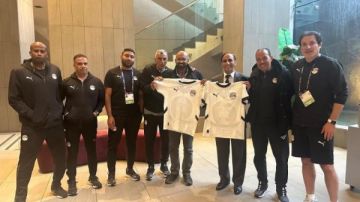سفير مصر يحفز لاعبي منتخب 20 سنة قبل مواجهة نيوزيلندا