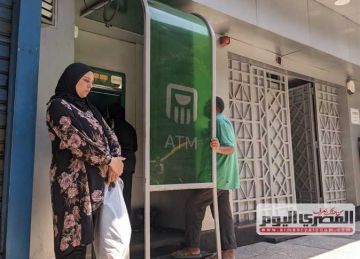 كم قيمة رسوم السحب النقدي من ماكينات الـATM لجميع البنوك؟
