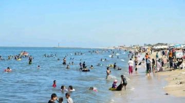 جبال الملح ببورفؤاد تشهد توافد المواطنين من أبناء المحافظة وزوارها .. صور