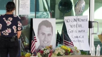 فيديو جديد يفضح المشتبه به في اغتيال الناشط الأمريكي البارز تشارلي كيرك فيديو جديد يفضح المشتبه به في اغتيال الناشط الأمريكي البارز تشارلي كيرك