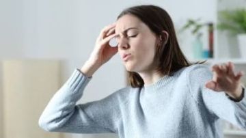 قد يكون أمرا بسيطا أو مؤشرا خطيرا.. أهم أسباب الدوار المفاجئ