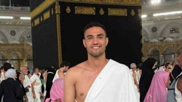 محمود جهاد يؤدي مناسك العمرة قبل العودة لتدريبات الزمالك