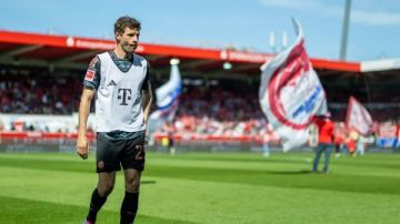 مولر يسجل هاتريك ويقود فانكوفر للتأهل إلى التصفيات بالدوري الأمريكي