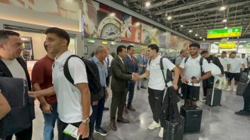 ودعهم بالمطار.. وزير الرياضة يدعم منتخب مصر قبل مواجهة بوركينا فاسو ودعهم بالمطار.. وزير الرياضة يدعم منتخب مصر قبل مواجهة بوركينا فاسو