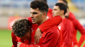 إحالة للتحقيق وغرامات مالية.. الأهلي يتخذ عقوبات صارمة ضد نجمي الفريق (صور) إحالة للتحقيق وغرامات مالية.. الأهلي يتخذ عقوبات صارمة ضد نجمي الفريق (صور)