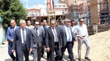 محافظ الشرقية ورئيس جامعة الزقازيق يتفقدان أعمال إنشاء مستشفى السلام
