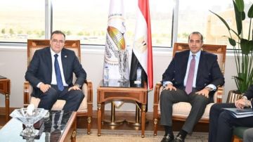 محمود فوزي يبحث مع المركزي للتنظيم والإدارة التعاون تلبية احتياجات الوزارة