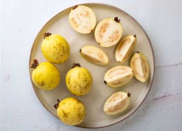  مش هتقلب ريحة الثلاجة .. 7 حيل تخلصك من أثر الجوافة في بيتك