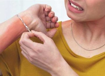  أضرار الصيني والنيكل .. النساء أكثر إصابة من الرجال بـ حساسية الذهب