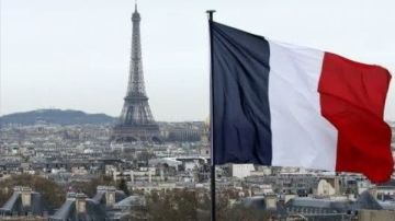 فرنسا تعلق التعاون مع مالي في مكافحة الإرهاب وتطرد دبلوماسيين ماليين فرنسا تعلق التعاون مع مالي في مكافحة الإرهاب وتطرد دبلوماسيين ماليين