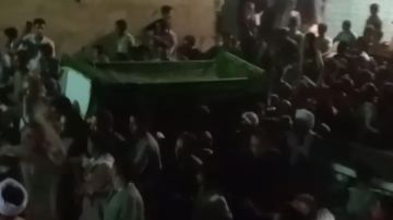 لمدة 4 ساعات.. نعش الشيخ خلف يوجه حامليه لزيارة منازل 3 قرى قبل الذهاب للمدافن بأسيوط لمدة 4 ساعات.. نعش الشيخ خلف يوجه حامليه لزيارة منازل 3 قرى قبل الذهاب للمدافن بأسيوط