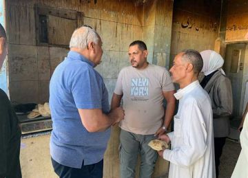 محافظ الوادي الجديد يمنح مكافأة لأحد المخابز بالخارجة محافظ الوادي الجديد يمنح مكافأة لأحد المخابز بالخارجة