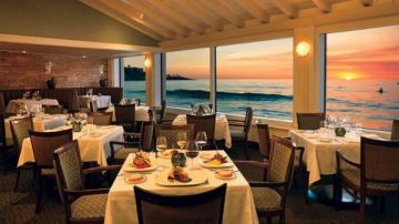 اشتغالة مقابل الخدمة .. المطاعم السياحية تحذر من الكيانات غير المرخصة