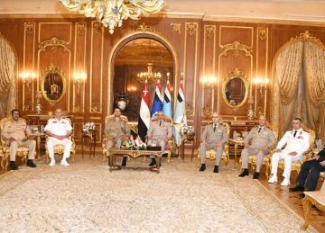 الفريق أحمد خليفة يبحث مع رئيس الأركان الليبي سبل تعزيز التعاون العسكري والأمني (تفاصيل)