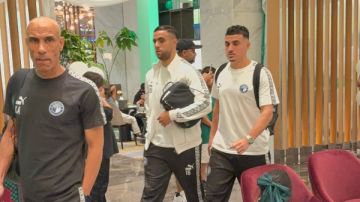 بعثة بيراميدز تغادر فندق الإقامة وتتوجه لـ ملعب الإنماء لمواجهة أهلى جدة