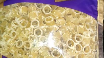 تموين بورسعيد يضبط مكرونة فاسدة مليئة بالسوس والحشرات