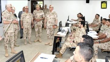 رئيس الأركان يتفقد المنظومة التعليمية بالمعاهد العسكرية التخصصية