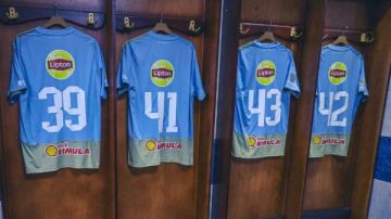 لقطات من غرفة ملابس الأهلي قبل مواجهة حرس الحدود في الدوري .. صور