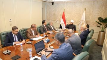 وزير الأوقاف يبحث جهود هيئة الأوقاف والمجموعة الوطنية