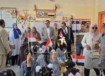 احتفالات وعروض فنية في بداية العام الدراسي الجديد بدمياط.. ولجنة وزارية تتفقد مدارس المحافظة (فيديو)