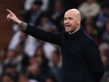 خليفة تن هاج.. الكشف عن مدرب باير ليفركوزن الجديد