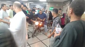 وسع يا عم الحج .. تفاصيل اقتحام موتوسيكل استقبال مستشفى بنها الجامعي وسع يا عم الحج .. تفاصيل اقتحام موتوسيكل استقبال مستشفى بنها الجامعي