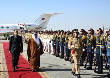 ولي عهد البحرين يصل مصر لمباحثات وتوقيع اتفاقيات ولي عهد البحرين يصل مصر لمباحثات وتوقيع اتفاقيات