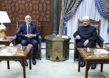 الإمام الأكبر يؤكد لسفير اليونان استعداد الأزهر لافتتاح مركز لتعليم اللغة العربية بأثنيا الإمام الأكبر يؤكد لسفير اليونان استعداد الأزهر لافتتاح مركز لتعليم اللغة العربية بأثنيا