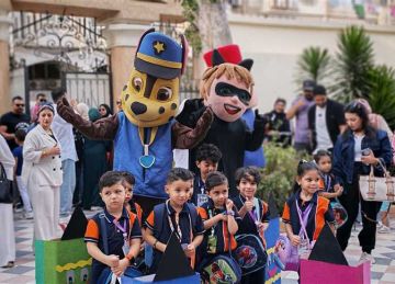 بالونات ومسرح العرائس.. احتفالات بأول أيام العام الدراسي الجديد في مدارس بورسعيد (فيديو)