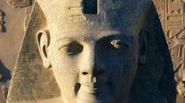 بعد 96 عاما.. تفاصيل العثور على جزء مفقود من تمثال رمسيس الثاني الأسطوري