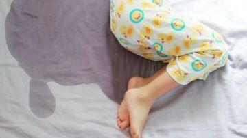 حيل ذكية لمساعدة طفلك على التوقف عن التبول في الفراش