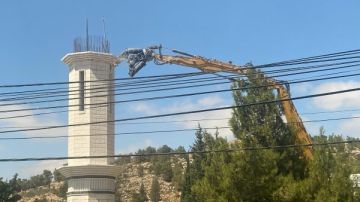 شاهد .. قوات الاحتلال الإسرائيلي تهدم مئذنة مسجد قرية الهجرة جنوب الخليل شاهد .. قوات الاحتلال الإسرائيلي تهدم مئذنة مسجد قرية الهجرة جنوب الخليل