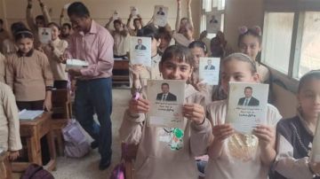 مرشح محتمل لانتخابات النواب يستغل طلاب مدرسة في الدعاية.. والتعليم ترد