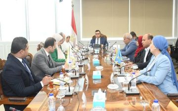 وزير الإسكان يبحث ضوابط تنظيم الإعلانات على الطرق العامة وتعظيم الاستفادة منها