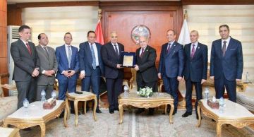 رئيس النيابة الإدارية يستقبل أعضاء مجلس إدارة نادي قضاة مصر رئيس النيابة الإدارية يستقبل أعضاء مجلس إدارة نادي قضاة مصر